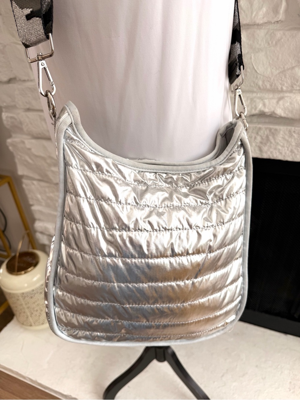 ah-dorned Metallic Silver Quilted Puffer Crossbody Bag Camo Strap - Picture 8 of 10